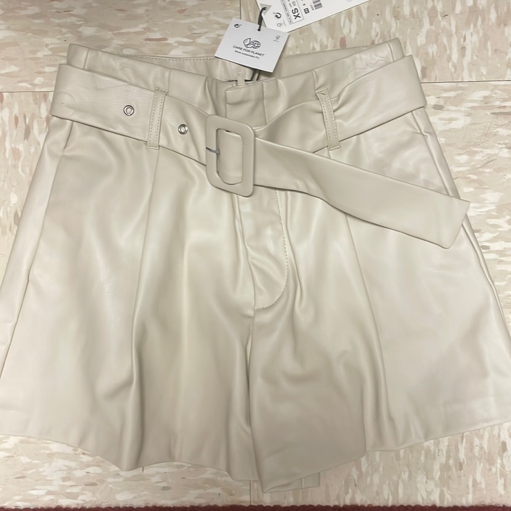 Zara cream faux leather shorts with belt